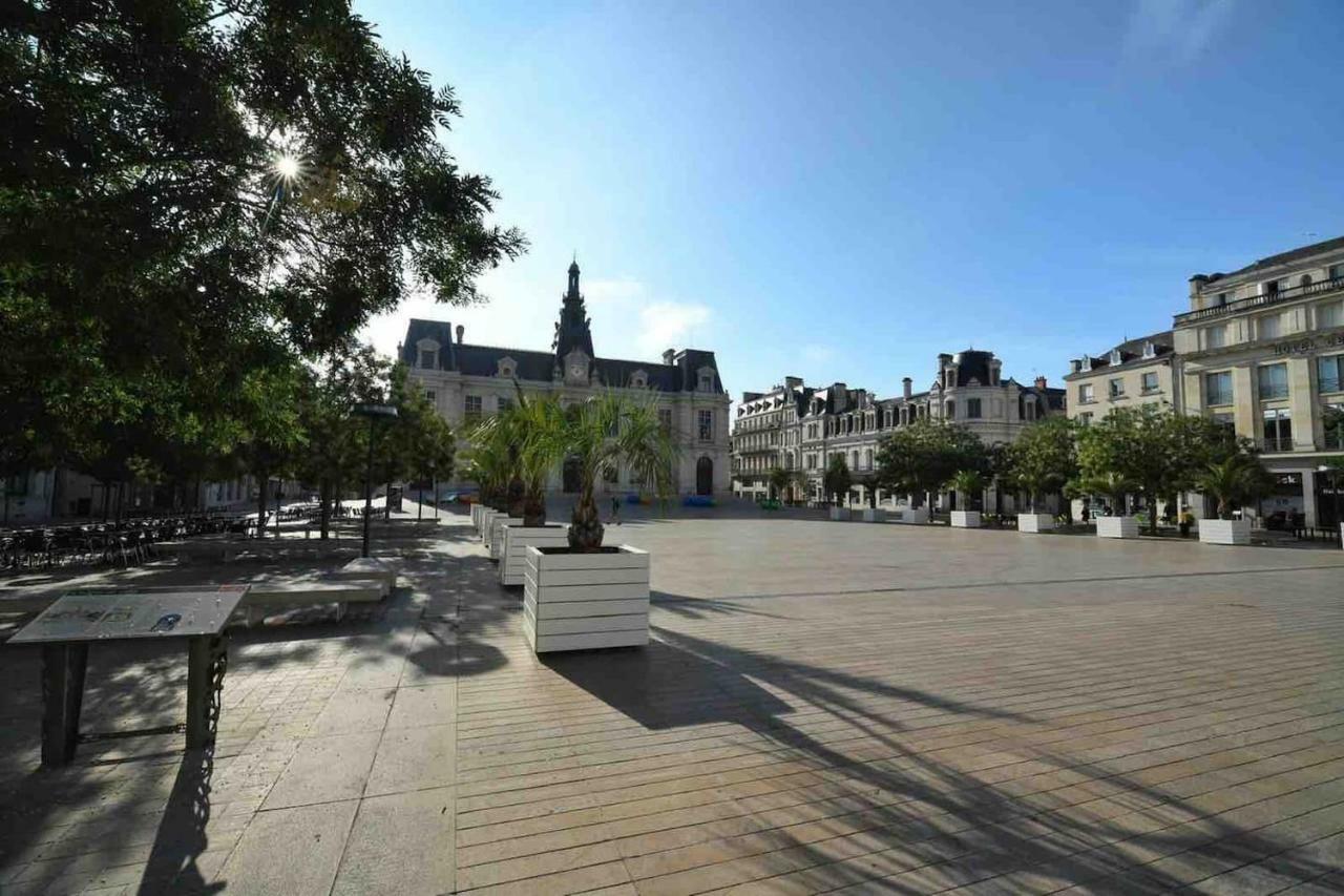An Authentic Experience With Spa In The Center Poitiers Buitenkant foto