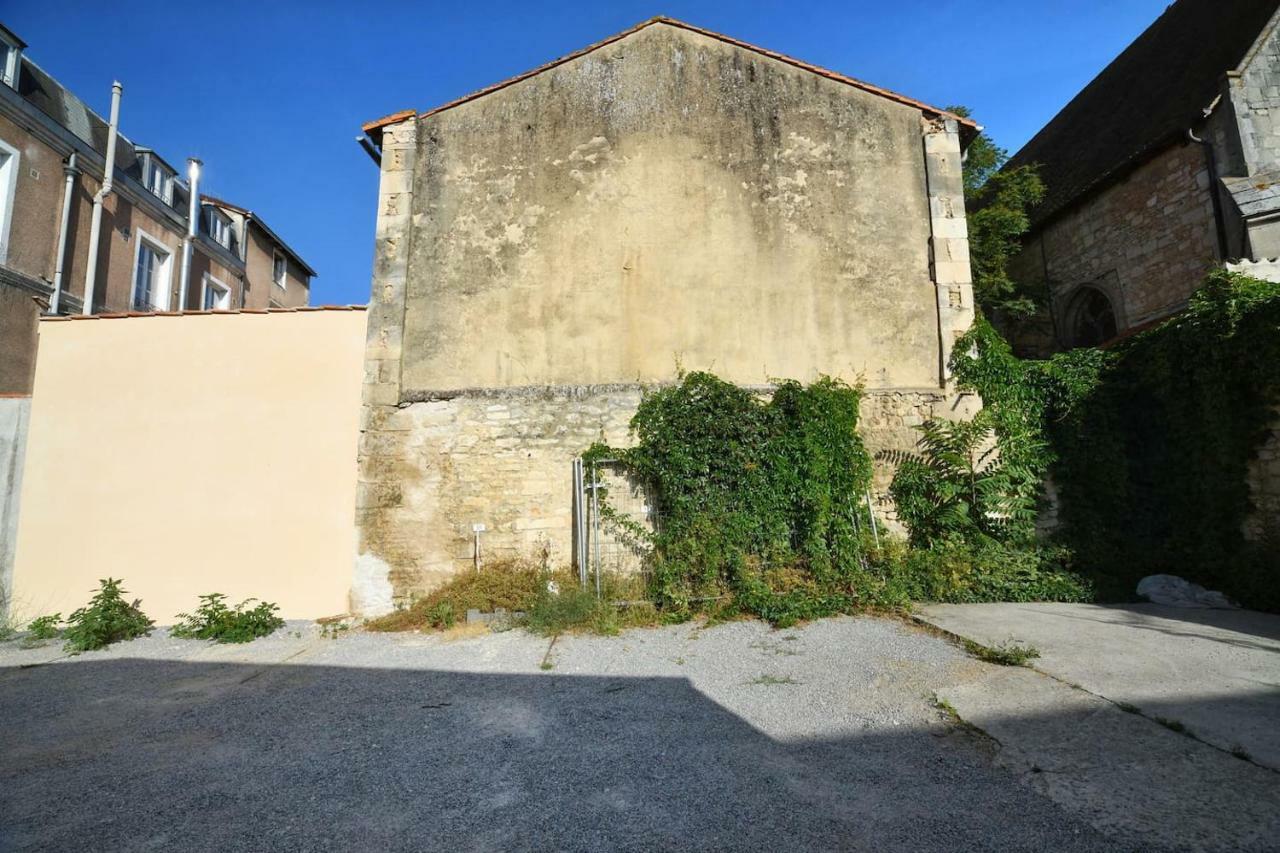 An Authentic Experience With Spa In The Center Poitiers Buitenkant foto